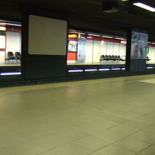 構内は広く安全でした