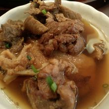 居酒屋の方が美味しいかも。牛筋煮込み