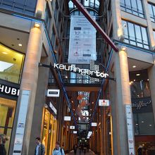 建物は近代的だけどテナントはちょっと地味かも。