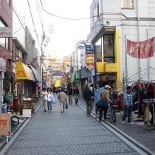 何とものどかな商店街でした