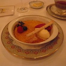 デザートのクレームブリュレ