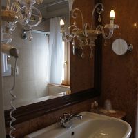 大きな鏡とかわいいライト