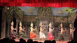 アプサラダンスを見ながらのディナー