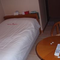 ベットは二人だと狭い