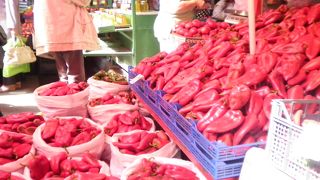 自然と中世の町が溶け込んだヴェリコ・タルノヴォの青果市場