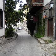 静かな本物の中世の街並み、マキシム・ライコヴィッチ通り