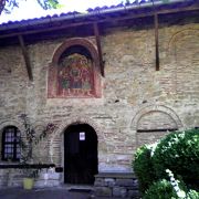 教会の中はビッシリ壁画で埋め尽くされている、アルバナシの生誕教会
