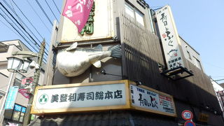 １階はテイクアウトのお店