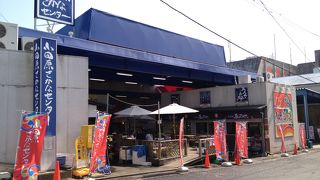 ＢＢＱコーナーで購入した魚介類を食べられる