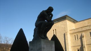 お目当ては考える人