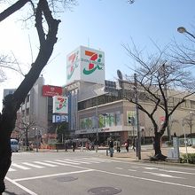 お隣のイトーヨーカ堂