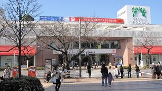 東急百貨店・たまプラーザ店は田園都市沿線の住民の生活を支えてきた老舗です。