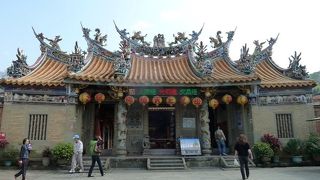 客家のまちの古いお寺