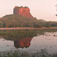 朝陽に染まるシギリヤロック