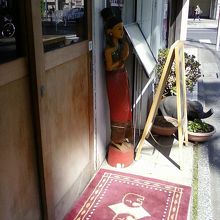 タイのムードのエントランス。