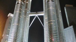 今まで見たビルで最上ランクのキレイさ