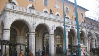 ピサ空港からはバスが便利