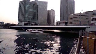 みなとみらい大通りが帷子川を渡る橋