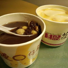 招牌花生豆花 NT$35，紅豆+蓮子+湯圓 NT$70