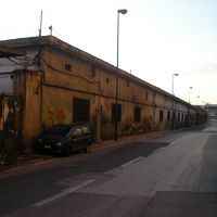 ホテルの裏手は、見ないように