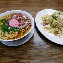 サイミン、そしてセットのフライドライスを注文