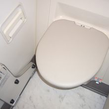 左側がお着換え台