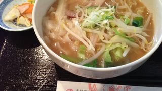 お腹いっぱい！小籠包と刀削麺セット