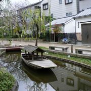 三十石船のレプリカも浮かんでいる枚方市の「水面回廊（みなもかいろう）」