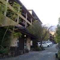 坂の街、強羅に位置するホテル。