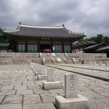 李朝後期に王の即位式も行われた場所