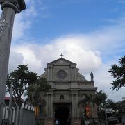 ベルタワーの側にはドゥマゲッティ大聖堂