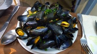 ランチのムニュ３皿12.9ユーロ。