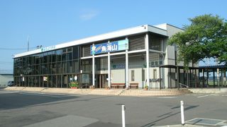 町の中心駅です