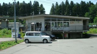 国道に近い駅です