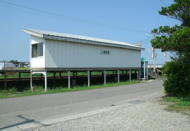 水田の中の駅です