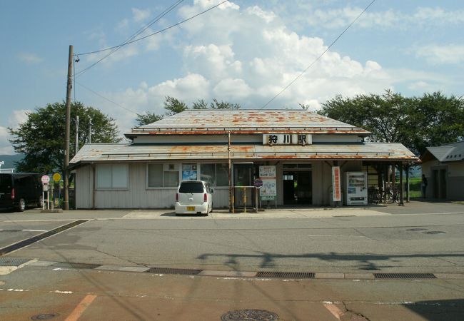 味わいのある駅舎です