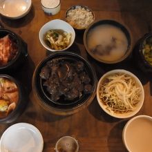 初めてトッカルビも食べてみました。