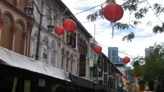 雑踏の中で熱気あふれる場所。土産を買うのに最適。ヒンズー文化にも触れられる。