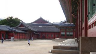 徳寿宮‘咸寧殿’王の寝所