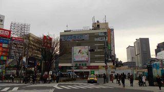 様々な表情のある駅周辺