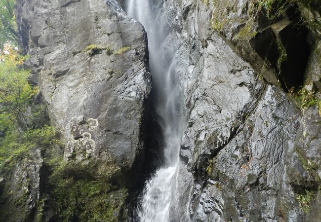 日本の滝百選の中でも屈指の難関アプローチ