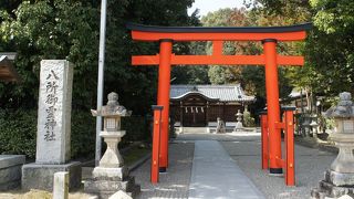 秋篠寺の門前にある神社