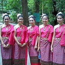 寺院を訪れていた、チェンマイ大学の学生