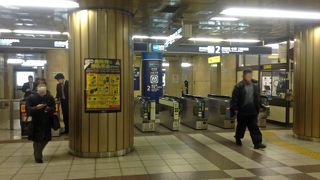 九段下駅には、東西線・半蔵門線と新宿線が乗り入れています