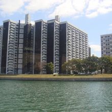 高層アパート群。