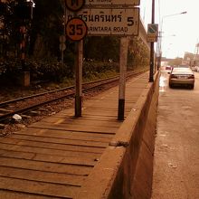 趣のある駅。都内中心地とはとても思えない。