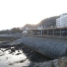 チサンリゾートと海岸