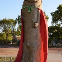 瓊林村を守る風獅爺は雄。環島北路に面して立っています。