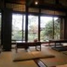 席間も広いのでゆっくりできます