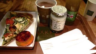 ロワッシー空港で最後の食事に♪